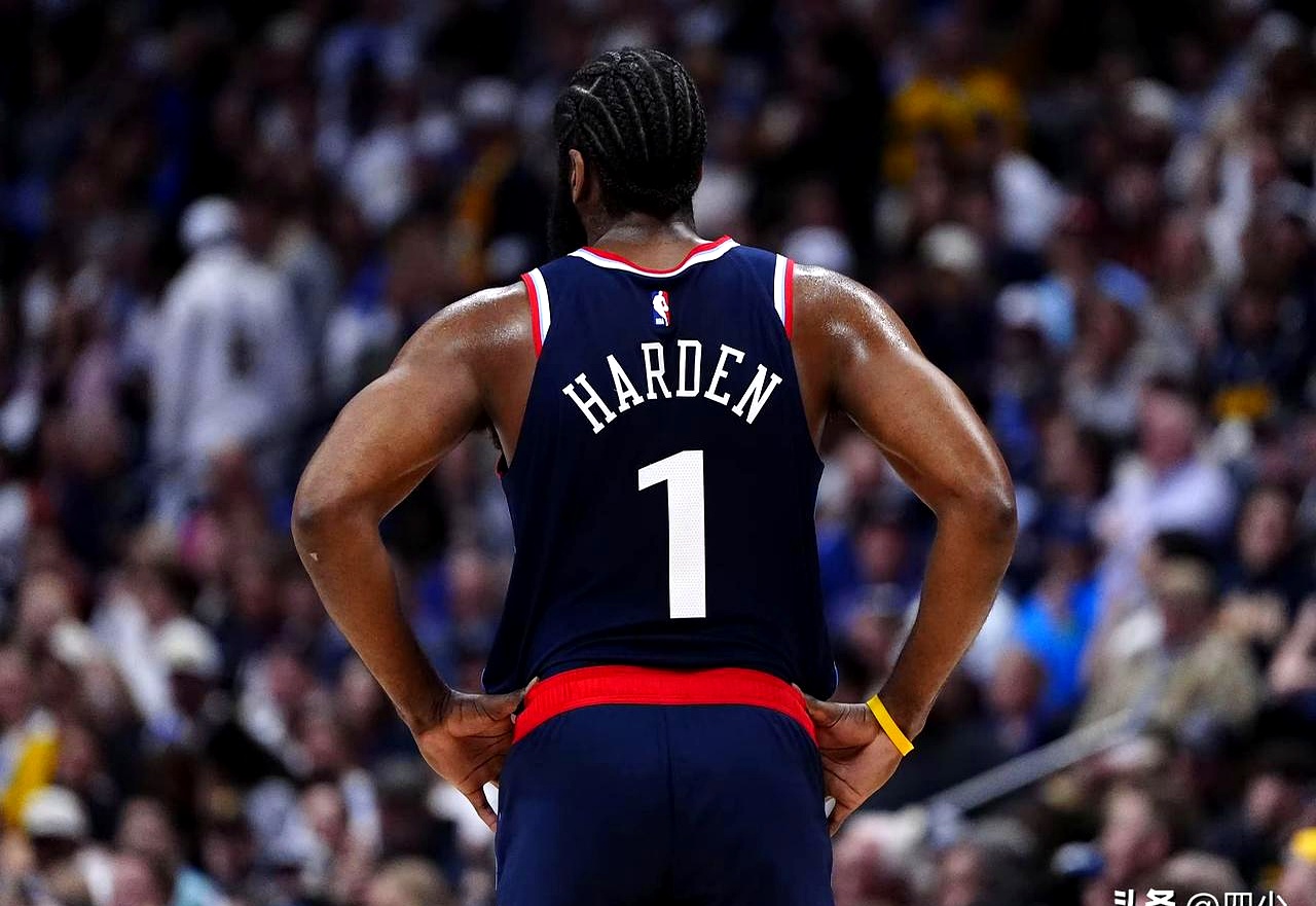 巴塞罗那教练压力巨大！，哈登遭遇十二持续失利观众掌声雷动(巴塞罗那绝杀)